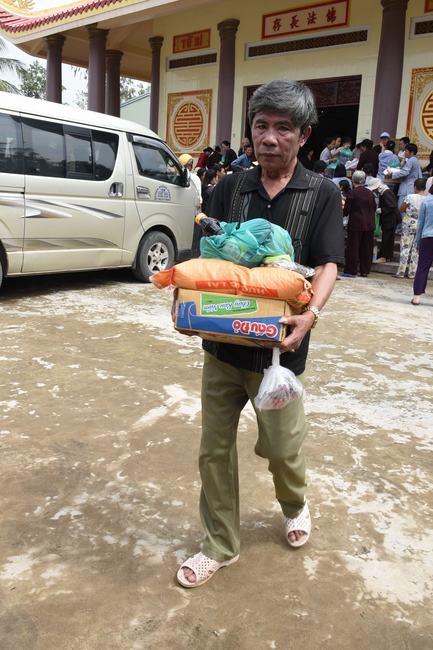 Testing health, Giving Gifts in Can Tho