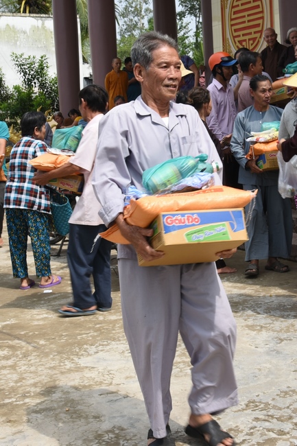 Testing health, Giving Gifts in Can Tho