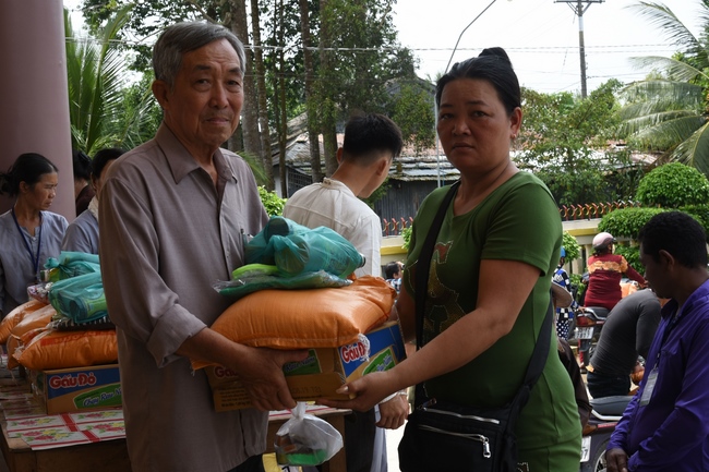 Testing health, Giving Gifts in Can Tho