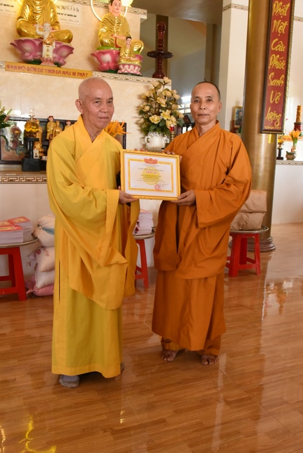 Testing health, Giving Gifts in Can Tho