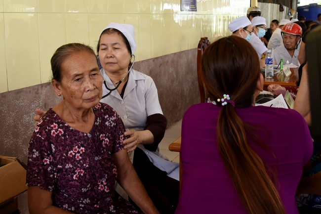 Testing health, Giving Gifts in Can Tho