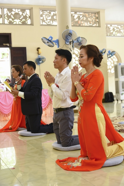 The Wedding ceremony at the pagoda