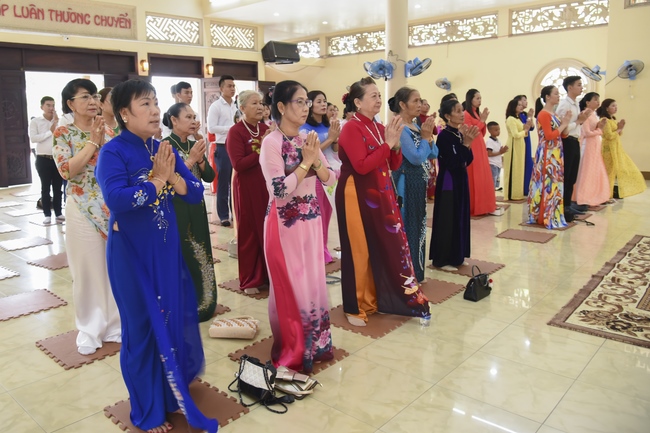 The Wedding ceremony at the pagoda