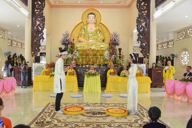 The Wedding ceremony at the pagoda