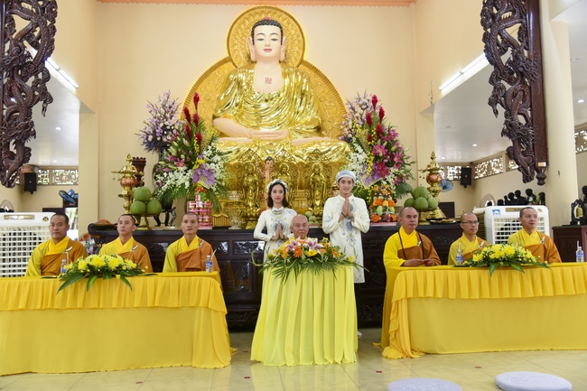 The Wedding ceremony at the pagoda
