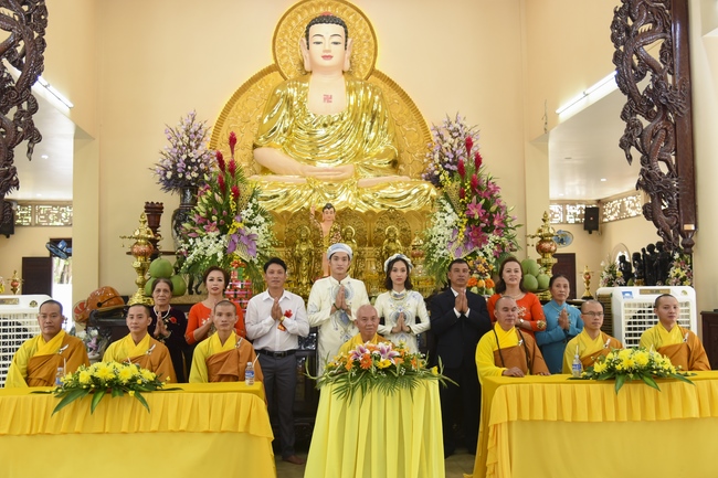 The Wedding ceremony at the pagoda
