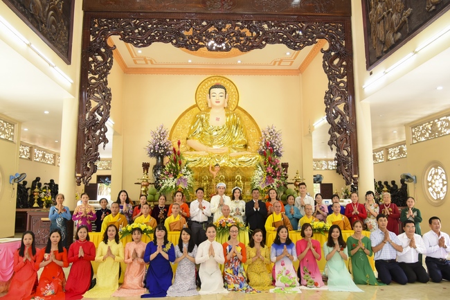 The Wedding ceremony at the pagoda