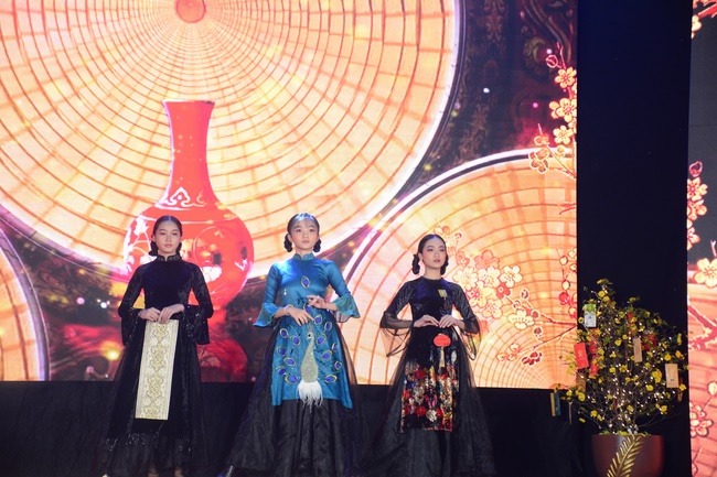 Welcoming the Rat Year by the Music Performance Hoang Phap's Spring...