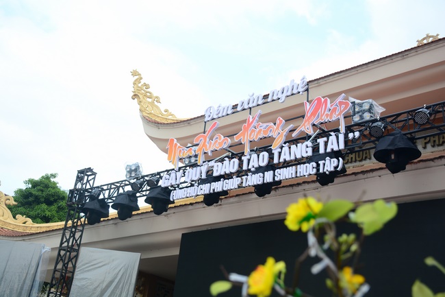 Welcoming the Rat Year by the Music Performance Hoang Phap's Spring...