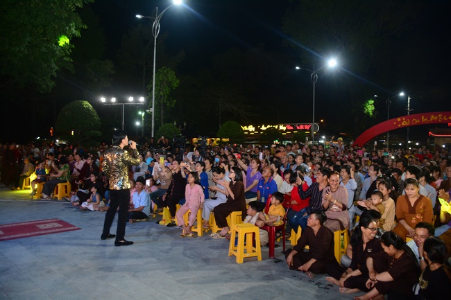 Welcoming the Rat Year by the Music Performance Hoang Phap's Spring...