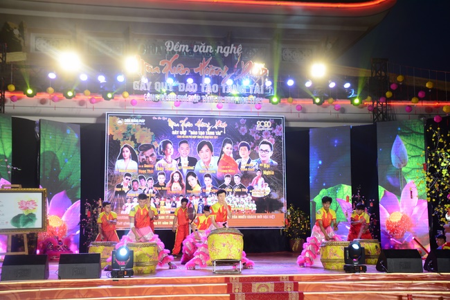 Welcoming the Rat Year by the Music Performance Hoang Phap's Spring...