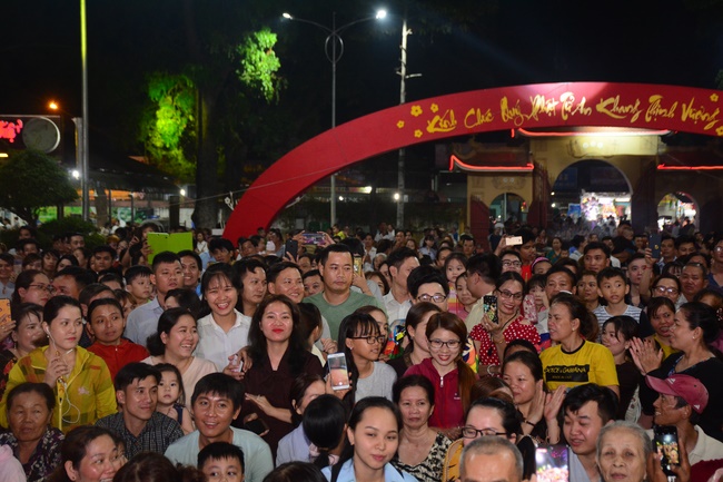 Welcoming the Rat Year by the Music Performance Hoang Phap's Spring...