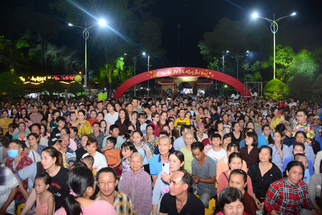 Welcoming the Rat Year by the Music Performance Hoang Phap's Spring...