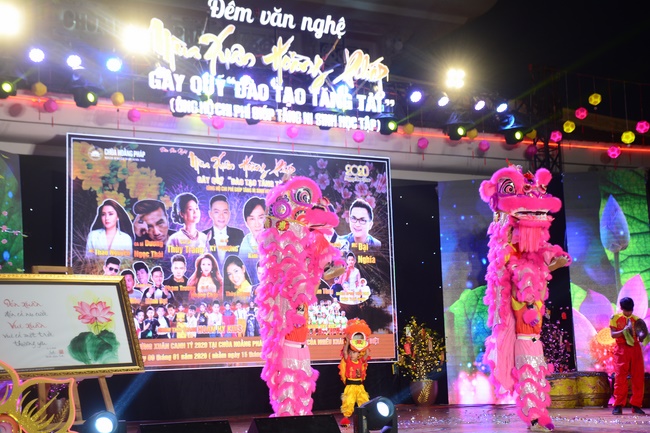 Welcoming the Rat Year by the Music Performance Hoang Phap's Spring...