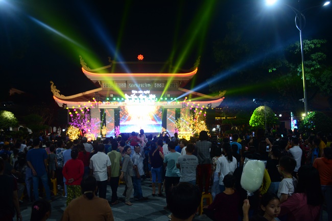 Welcoming the Rat Year by the Music Performance Hoang Phap's Spring...