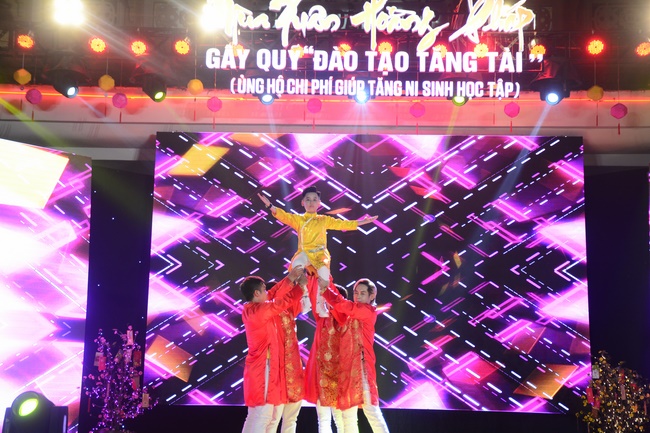 Welcoming the Rat Year by the Music Performance Hoang Phap's Spring...