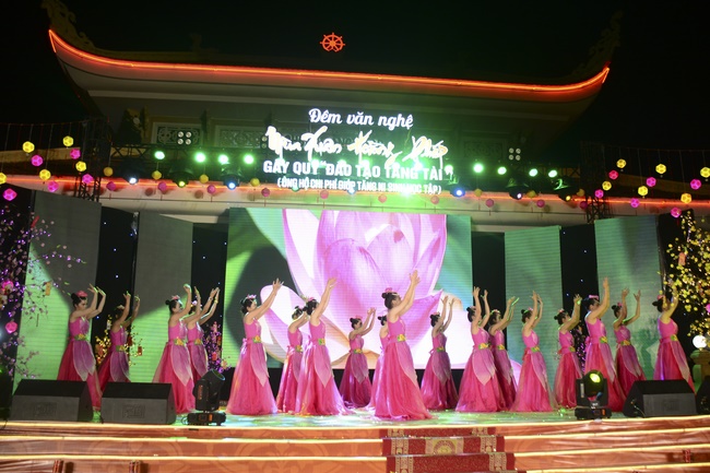 Welcoming the Rat Year by the Music Performance Hoang Phap's Spring...