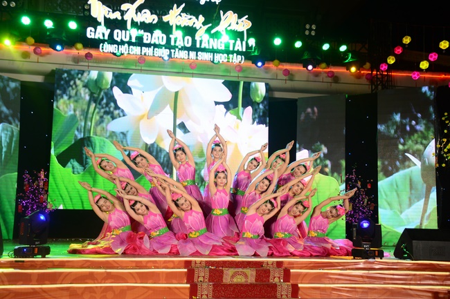 Welcoming the Rat Year by the Music Performance Hoang Phap's Spring...