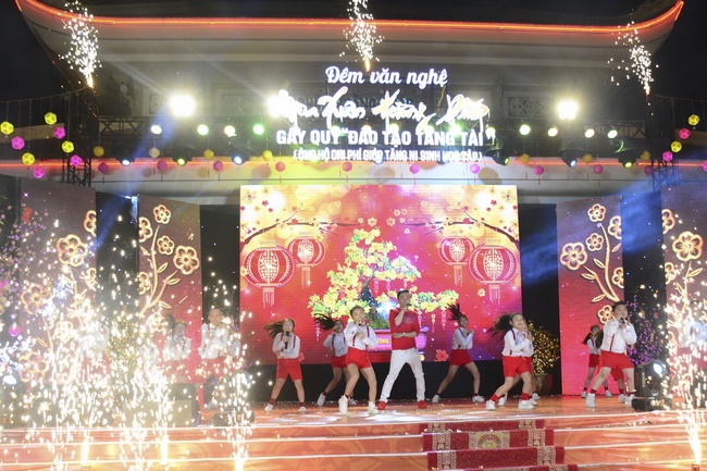 Welcoming the Rat Year by the Music Performance Hoang Phap's Spring...