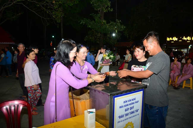 Welcoming the Rat Year by the Music Performance Hoang Phap's Spring...