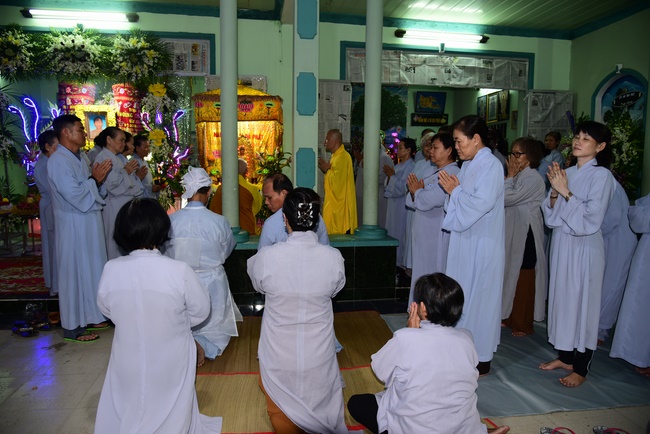 Praying for the rebirth in Hoc Mon