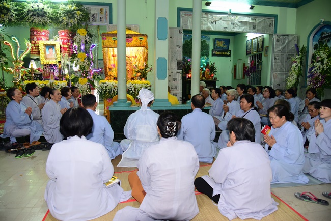 Praying for the rebirth in Hoc Mon