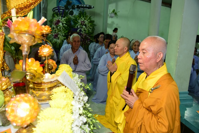 Praying for the rebirth in Hoc Mon