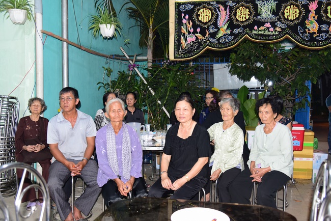 Praying for the rebirth in Hoc Mon