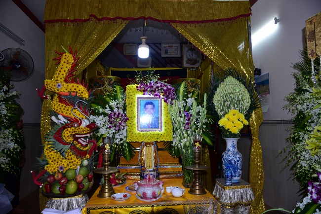 Praying for the rebirth in Hoc Mon