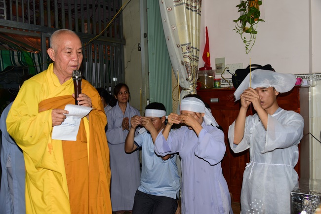 Praying for the rebirth in Hoc Mon