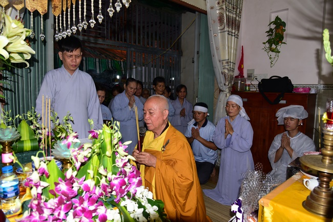 Praying for the rebirth in Hoc Mon