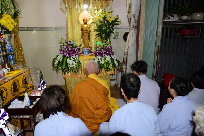 Praying for the rebirth in Hoc Mon