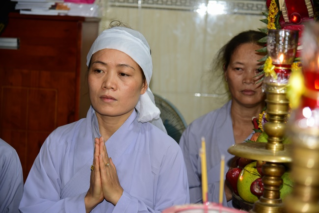 Praying for the rebirth in Hoc Mon