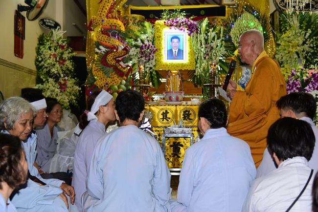 Praying for the rebirth in Hoc Mon