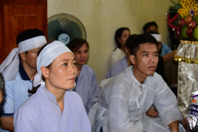 Praying for the rebirth in Hoc Mon