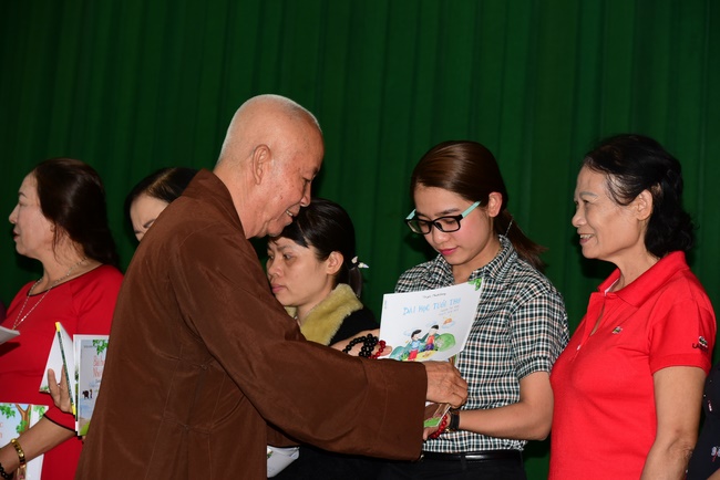 Giving presents in Ea Tam, Đắk Lắk Province.