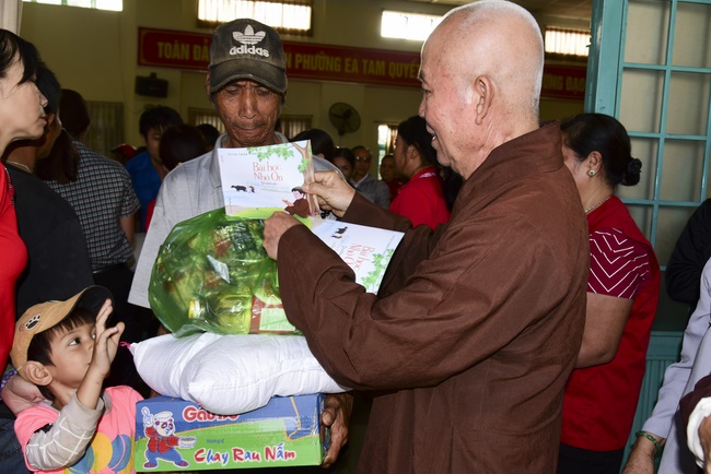 Giving presents in Ea Tam, Đắk Lắk Province.