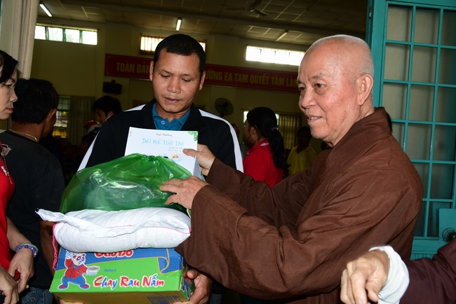 Giving presents in Ea Tam, Đắk Lắk Province.