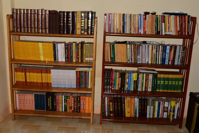 Giving presents in Ea Tam, Đắk Lắk Province.