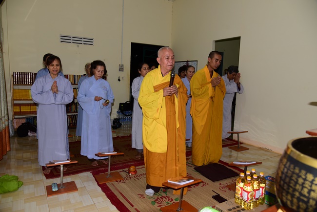 Giving presents in Ea Tam, Đắk Lắk Province.