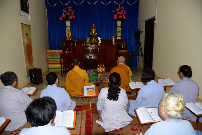 Giving presents in Ea Tam, Đắk Lắk Province.