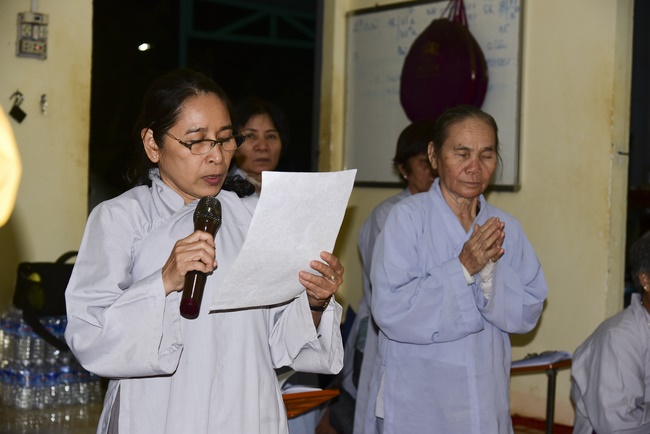 Giving presents in Ea Tam, Đắk Lắk Province.