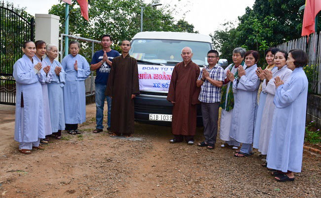 Giving presents in Ea Tam, Đắk Lắk Province.