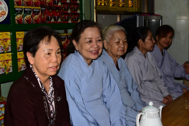 Giving presents in Ea Tam, Đắk Lắk Province.