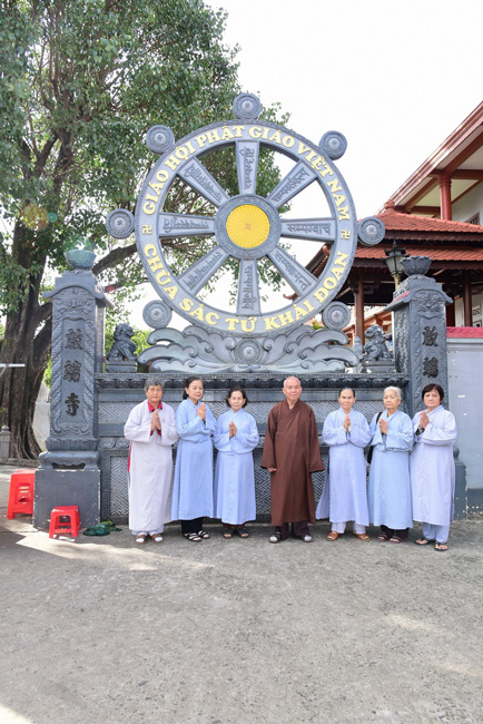 Giving presents in Ea Tam, Đắk Lắk Province.