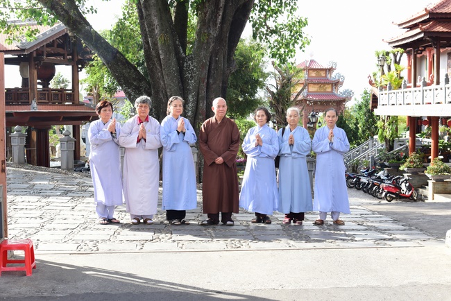 Giving presents in Ea Tam, Đắk Lắk Province.