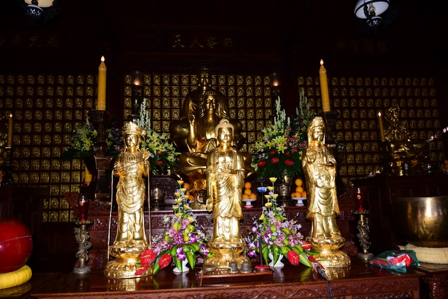 Giving presents in Ea Tam, Đắk Lắk Province.