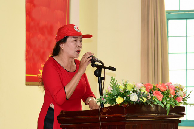Giving presents in Ea Tam, Đắk Lắk Province.