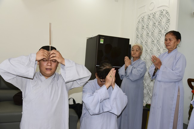 The ceremony putting the Buddha statue and releasing creatures.