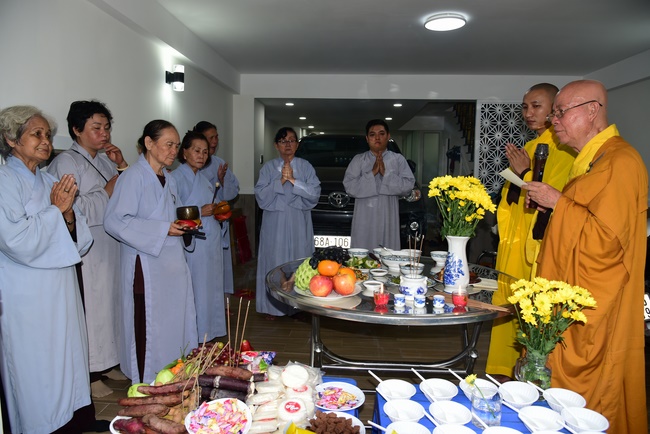 The ceremony putting the Buddha statue and releasing creatures.